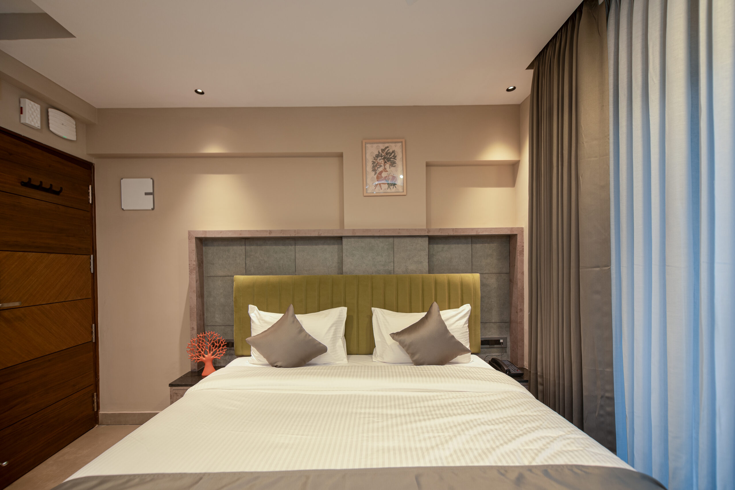 Premium Deluxe Room With Balcony - Image 7