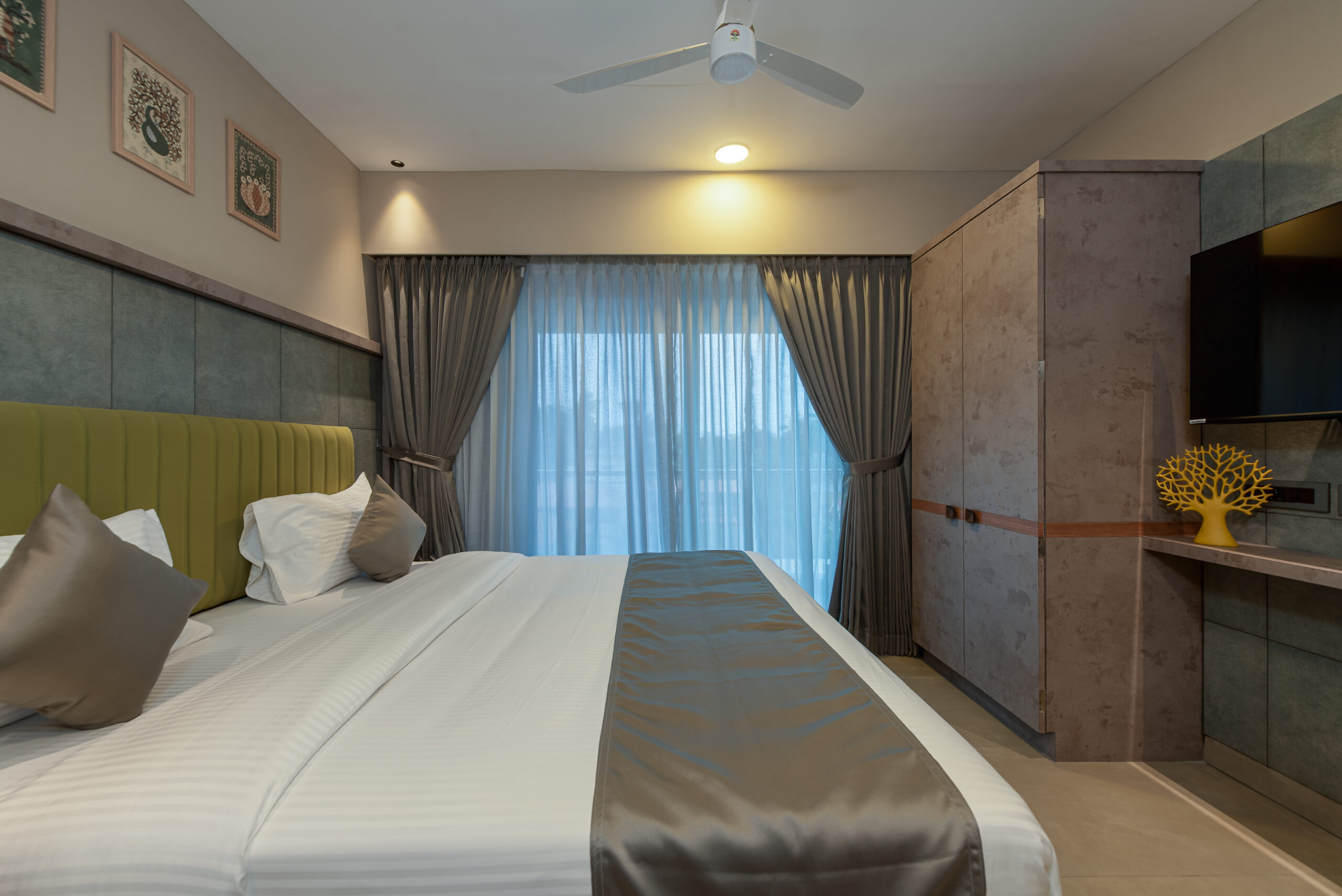 Premium Deluxe Suite Room With Kitchenette and Balcony - Image 4