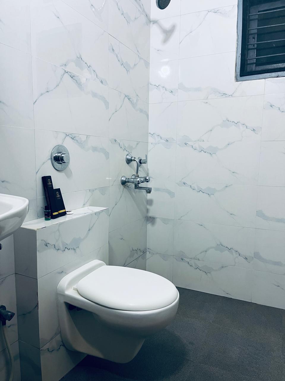 Standard Suite Room - Image 4