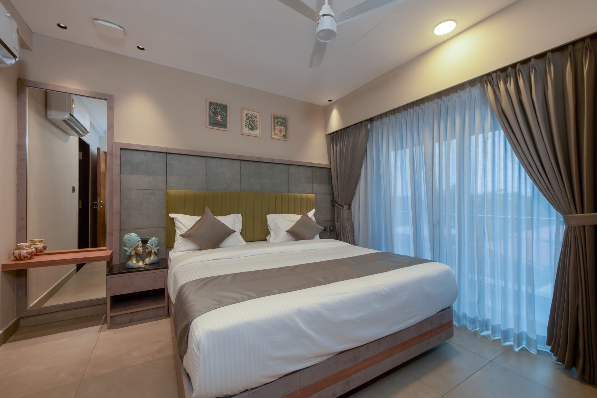 Premium Deluxe Suite Room With Kitchenette and Balcony