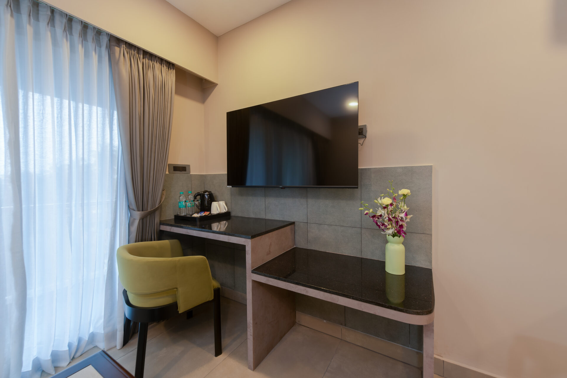Premium Deluxe Suite Room With Kitchenette and Balcony - Image 7