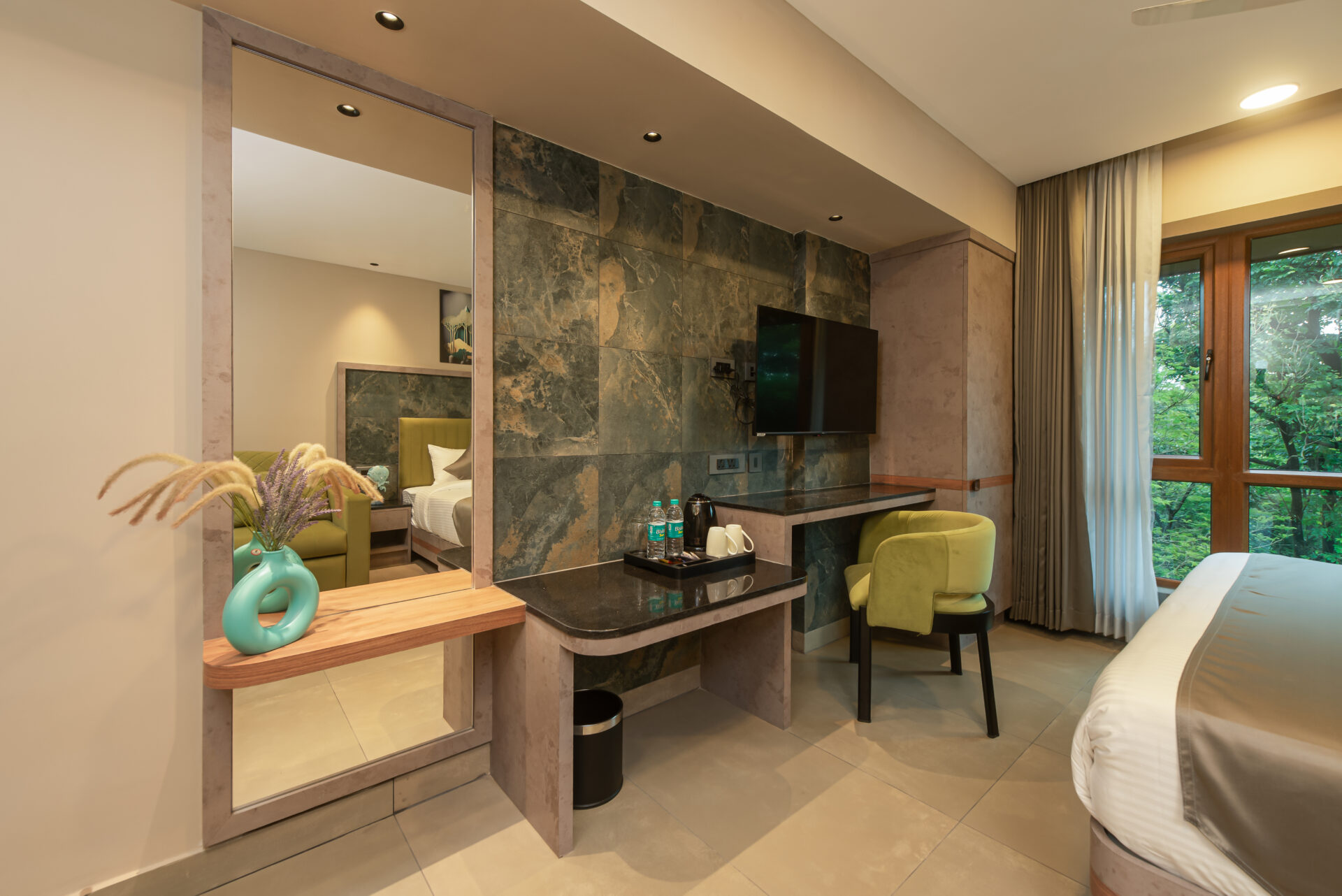 Premium Deluxe Triple Room With Forest View - Image 7