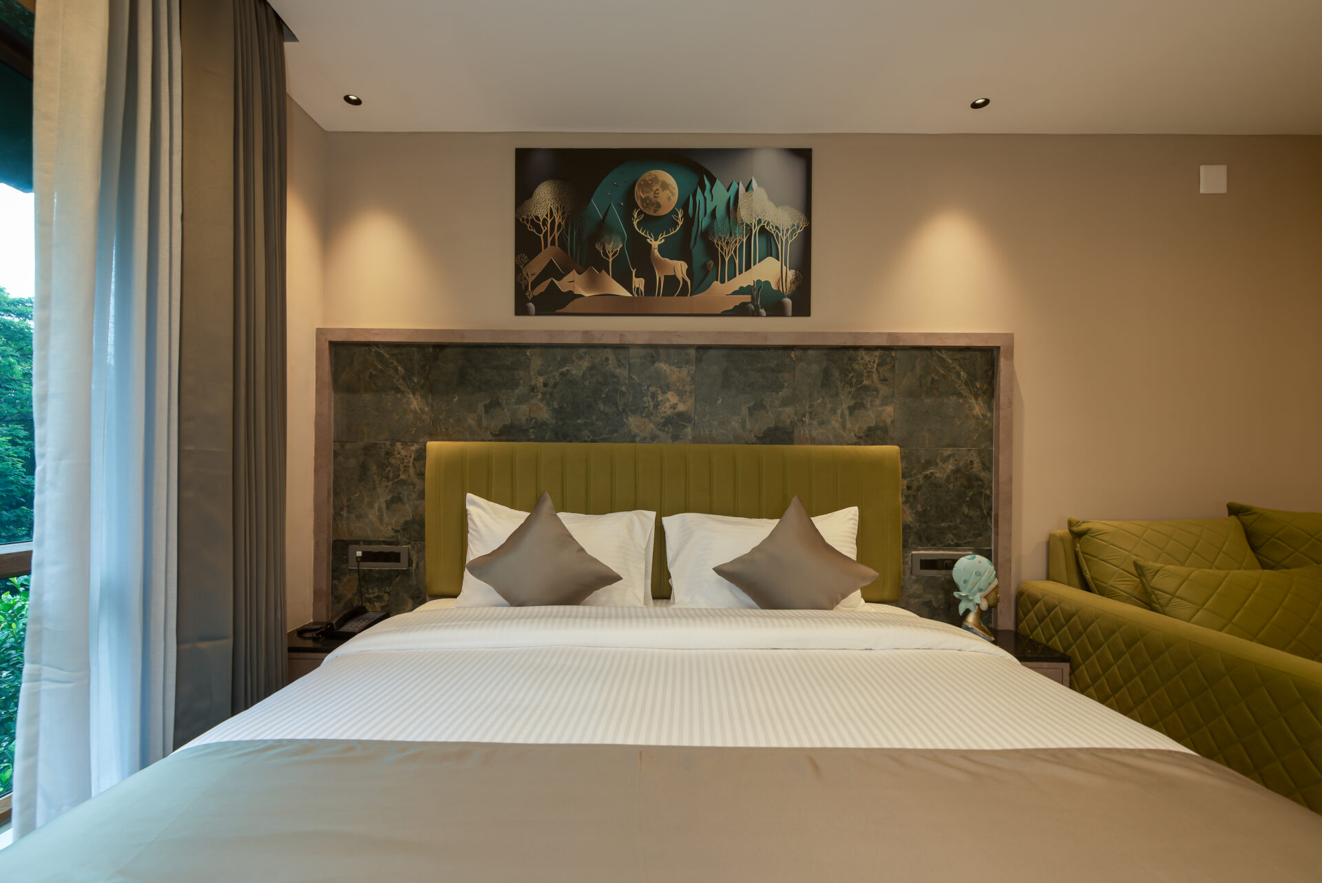 Premium Deluxe Triple Room With Forest View - Image 8