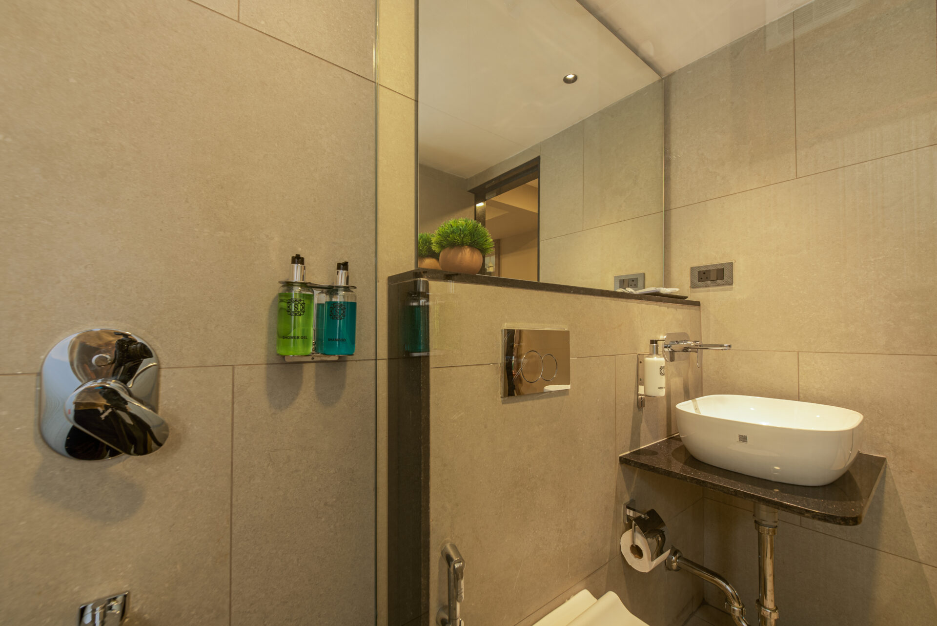 Premium Deluxe Triple Room With Forest View - Image 3